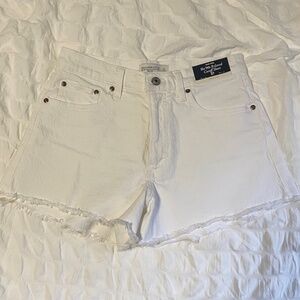 NWT Abercrombie & Fitch '90s Relaxed Cutoff White Shorts - 27 (Curve Love)